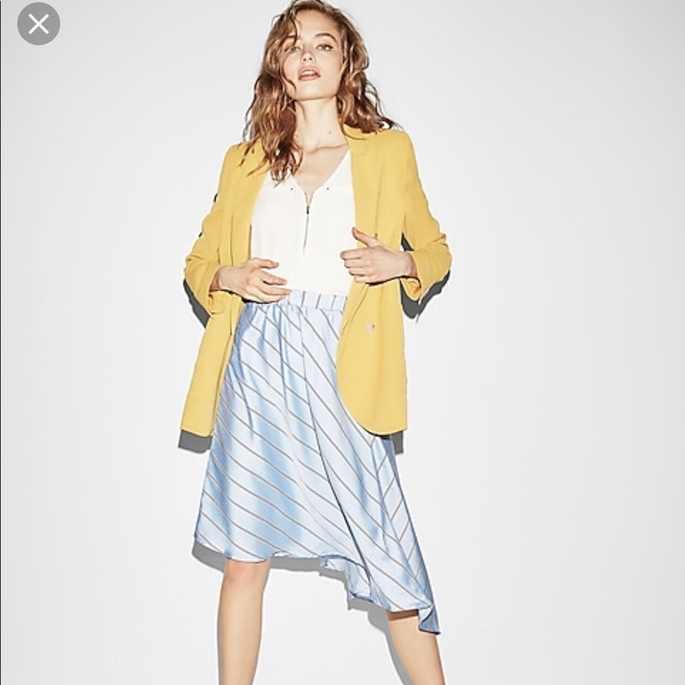 Asymmetrical skirt